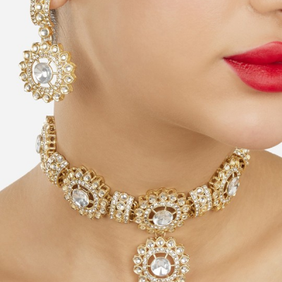 Gold-Plated Stones Studded Jewellery Set"Occasion : Ethnic Base Metal : Alloy Stone Type : Artificial Stones Type : Necklace and Earrings Plating : Go